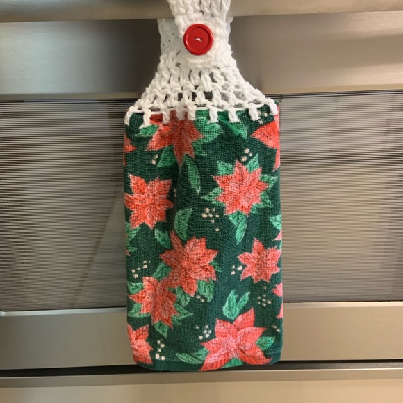 Hand Crafted Poinsettia Crochet Top Hanging Kitchen Dish or Bathroom Hand Towel - Picture 4 of 9
